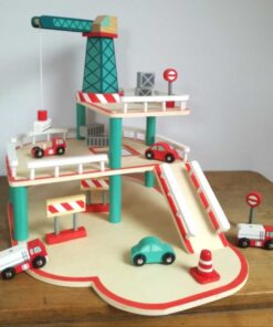 Egmont Toys fa játék garázs daruval
